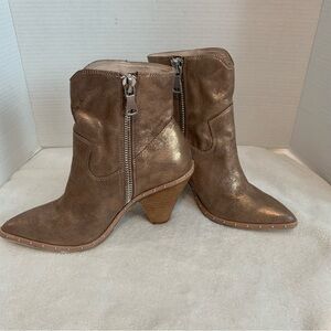 Chinese laundry champagne, metallic stud  western boot women’s 7 1/2